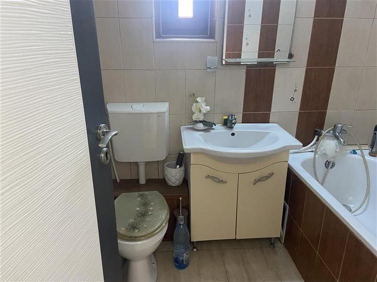 Apartament 4 camere , zona Piata Moldovei -Scoala nr 2 , decomandat 80 mp , imbu