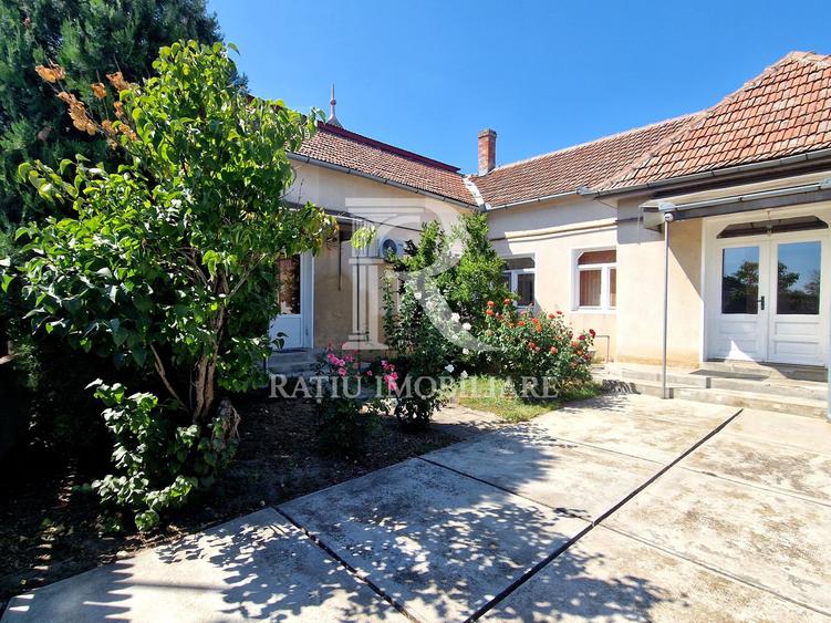 Casa cu 6 camere de vanzare | Teren 557 mp | Salonta | Bihor