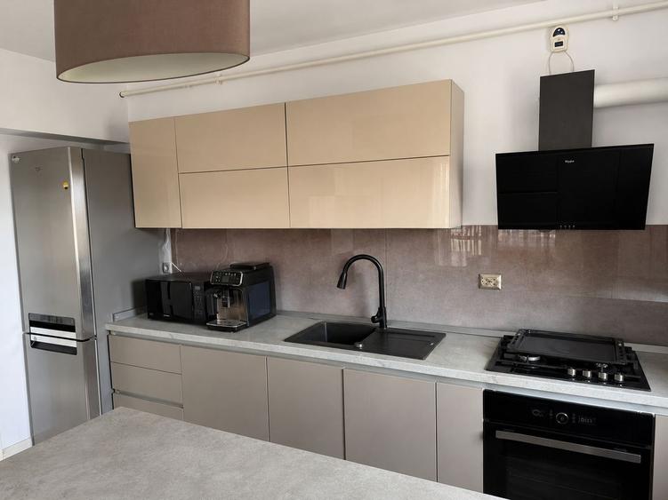 Apartament modern cu 3 camere de inchiriat in zona ultra-centrala