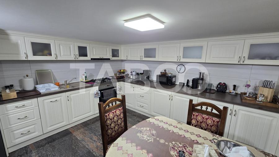 Casa individuala de vanzare in zona Lupeni 10 camere 691mp teren