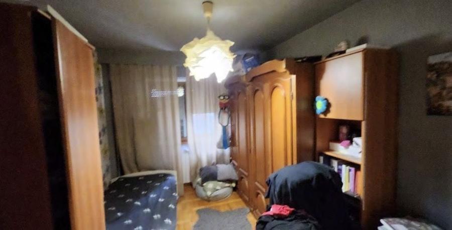 De vânzare apartament 3 camere Cartier Buzaului