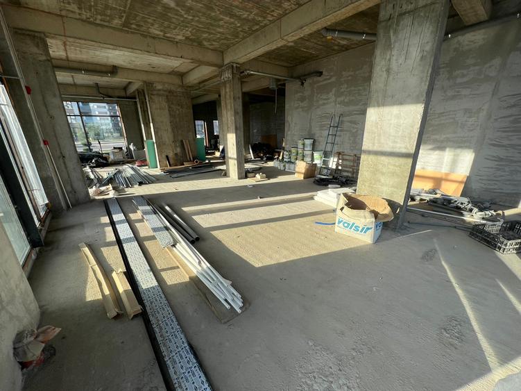 Spatiu comercial de inchiriat, 195 mp - complexul rezidential Valcom