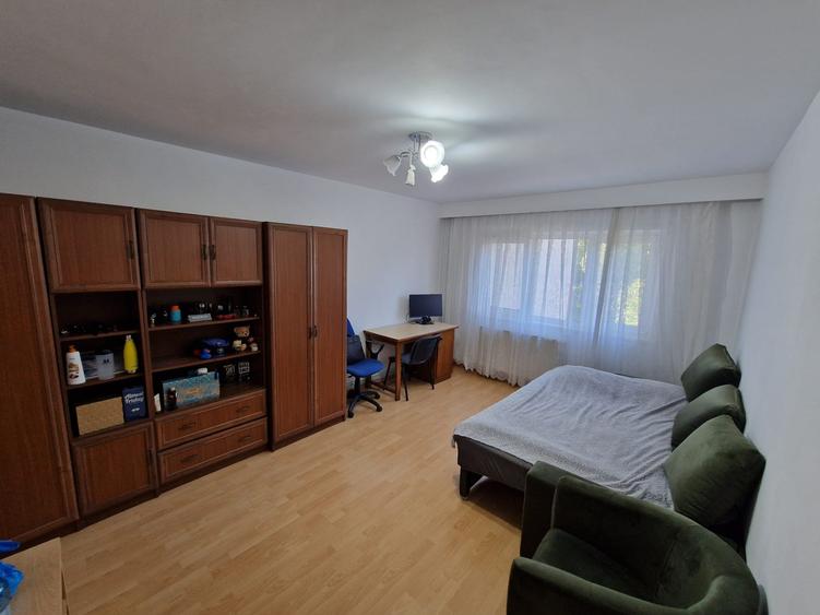 Apartament 3 camere decomandat zona semicentrala
