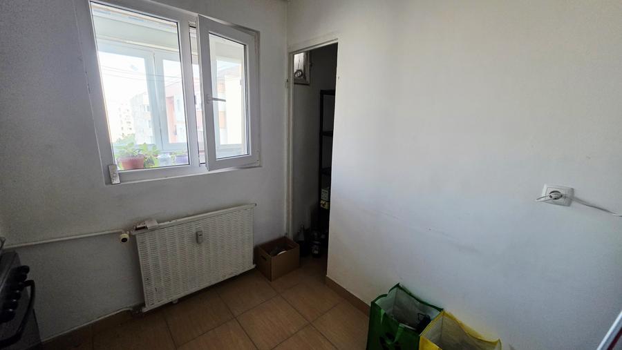 Vanzare 2 camere decomandate bloc 1982