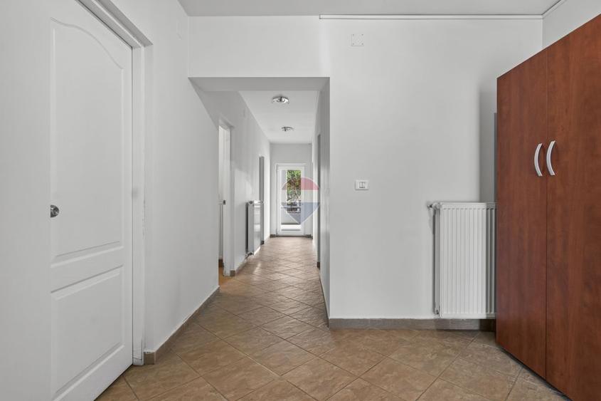 Casă 5 dormitoare si teren 725 mp de închiriat în zona Gradiste