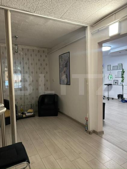 Apartament de 3 camere, parter inalt, spatiu comercial
