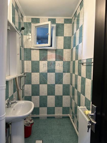 Apartament cu 4 camere de vânzare Roman central