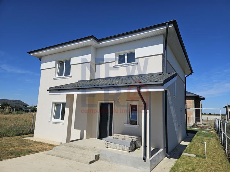 Vila de vanzare P+1, 5 camere, Samurcasi, Crevedia - zona lacuri