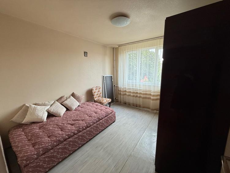 Vând apartament 2 camere decomandat, Piața Râmnicu Sărat