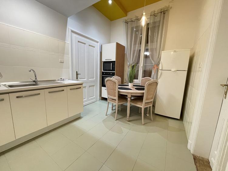 Apartament 4 camere spatios  in zona Sinaia