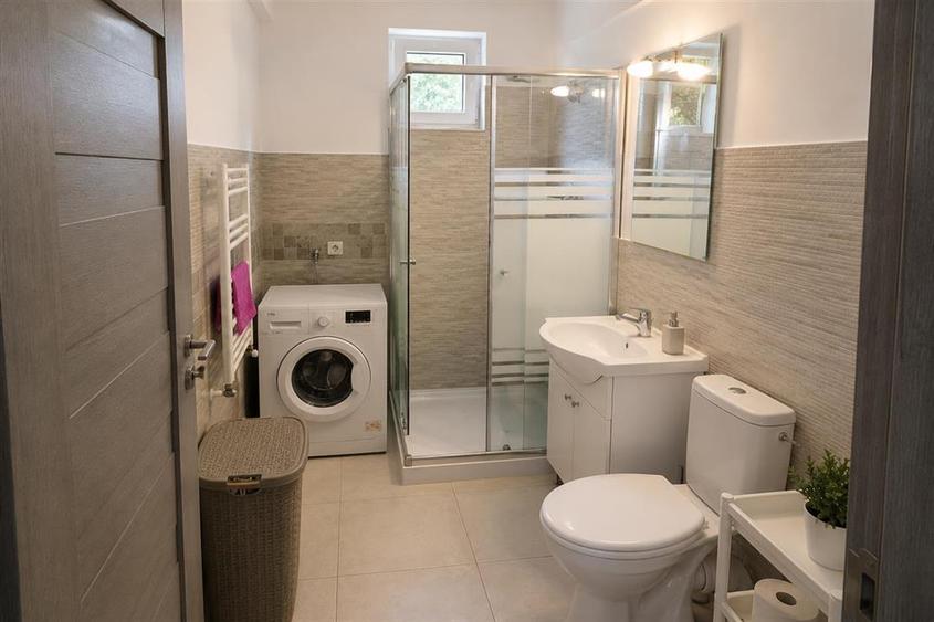 Apartament 2 camere cu balcon zona Cedonia