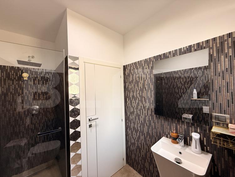 Apartament 4 camere, 112.05 mp, 2 niveluri, curte, loc de parcare, Ultracentral