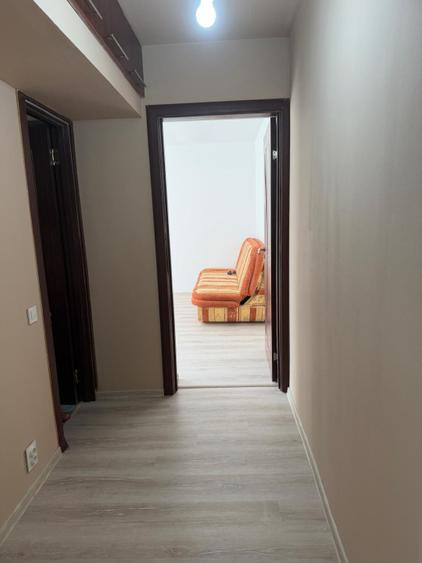 Apartament 3 camere, 49 mp, renovat recent centrala proprie, zona Craiovita Noua