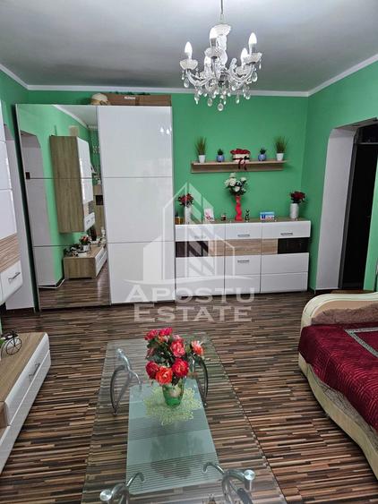 Apartament cu 3 camere,2 bai,semidecomadat,centrala proprie, Girocului