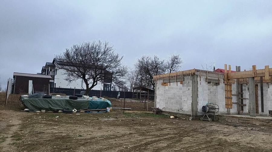 Casă în construcție Vernești, cartier nou