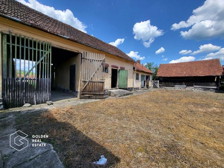 Casa cu 3 corpuri de cladire, sat Lalasint