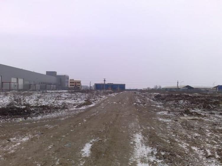 De vânzare acest teren de 17200 mp , strada Piscul Sadului, pret 110 Euro/mp