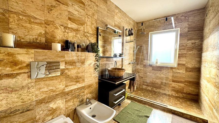 Apartament 5 camere de vanzare in Floresti