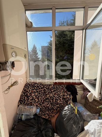 Apartament cu 3 camere, decomandat, etaj intermediar, zona Iuliu Maniu