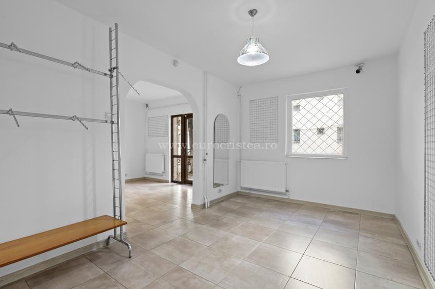 Apartament cu 2 camere de vânzare în Mangalia – Renovat, parter, Strada Sirenei