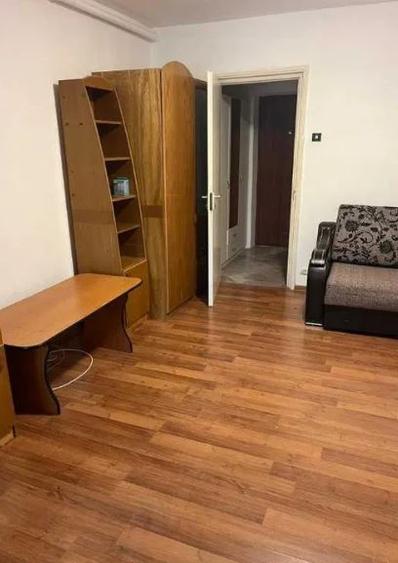 IANCULUI metrou Muncii, Vatra Luminoasa Parcul NATIONAL  parter cu balcon