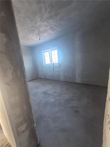 Casa individuala - despartita prin terasa - 4 benzi - zona excelenta - toate uti
