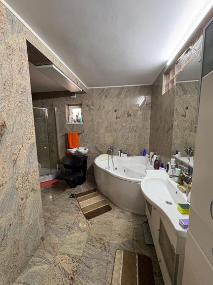 Casă P+1+2+M, 360 mp, 7 camere, 4 băi, granit interior/exterior, 2 garaje, Sasar