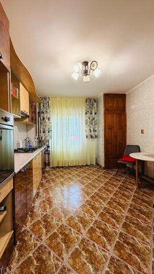 De vanzare apartament cu 4 cam dec. in Galati, piata Centrala, etaj5/7