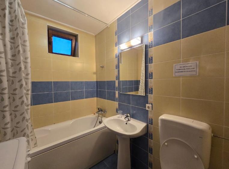 De vanzare Apartament 3 camere, zona Cetate - Piata, Bloc Nou.