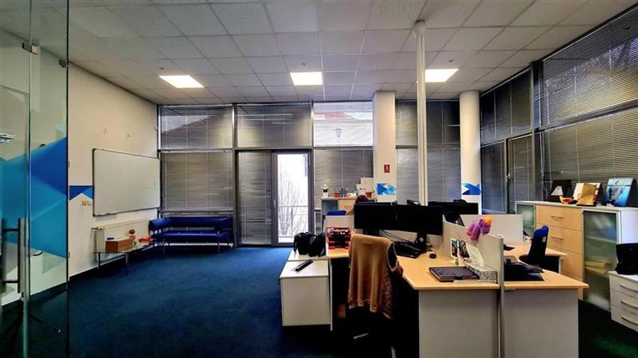 Birouri de inchiriat Central, cladire noua cu parcare privata
