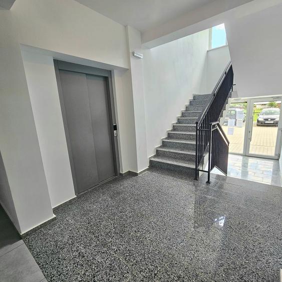 Apartament 3 camere, 2 bai si curte in Selimbar