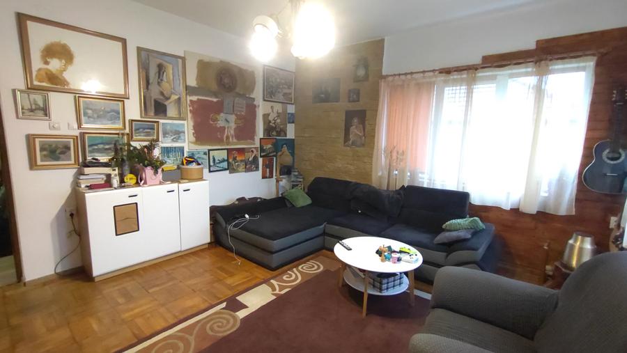Vand apartament 3 camere in vila, cartierul Dambul Rotund