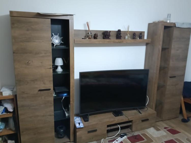 Vitan Mall , metroul Timpuri Noi, garsoniera etaj 2 din 8