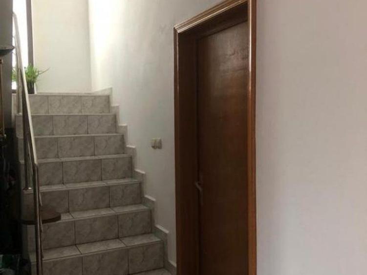 Afumati vila 8 camere , teren 1300 mp , piscina