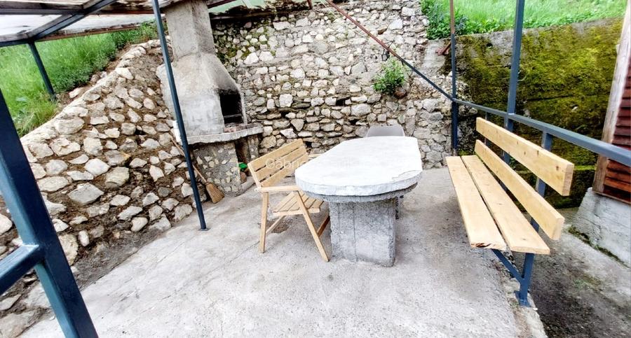 Cabană în Piatra Craiului | Lemn, piatră, șemineu și natură  - 11