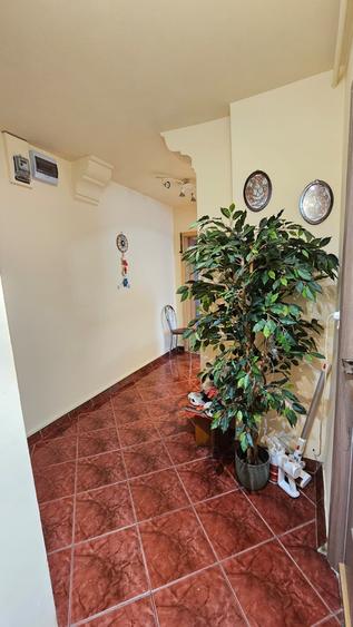 Apartament 3 camere decomandat zona Judetean,mobilat,122500 Euro