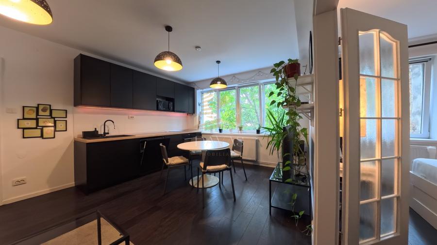 Apartament 3 camere semidecomandat de vânzare | Horea | Parcare primărie| Modern