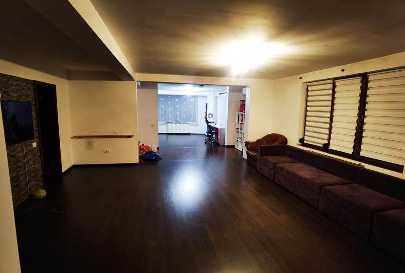 Navodari(Centru)- Casa D+P+2+T, construcție solidă, disponibila imediat
