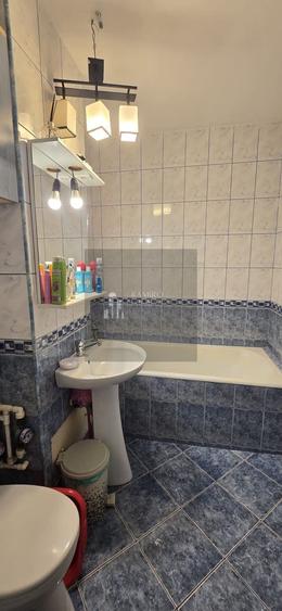 3 camere decomandat etaj1/ Berceni renovat