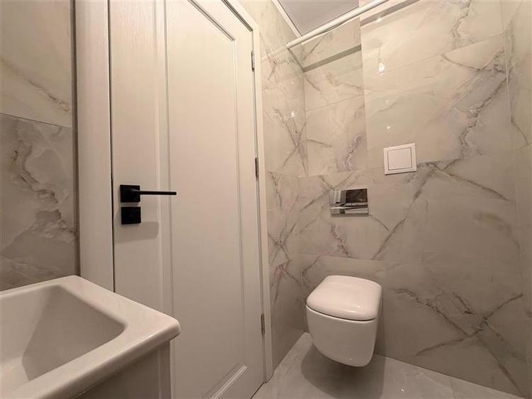 Apartament cu 3 camere, 2 bai Bloc nou Nicolina, et. intermediar