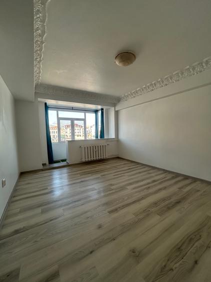 Apartament nemobilat, birou!