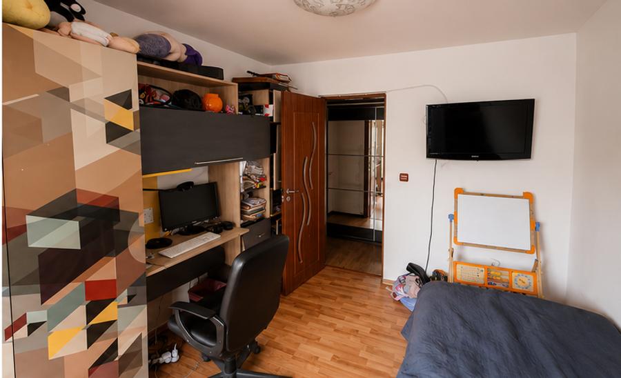 Apartament 4 camere etaj 3 din 4 Ocazie