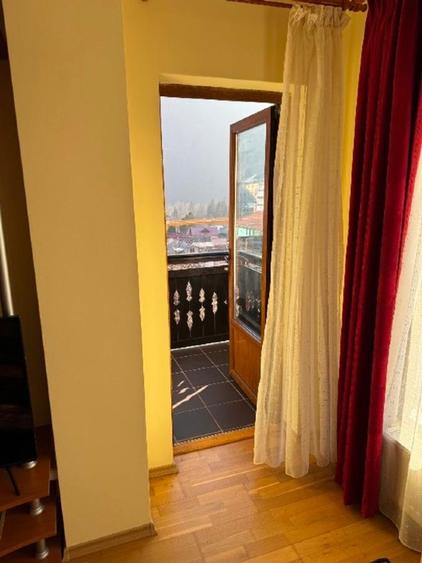 Vand apartament spatios, 2 camere in Sinaia,