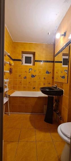 De vanzare apartament cu 2 camere, central, Bloc BR, et. 2, 76.000 euro