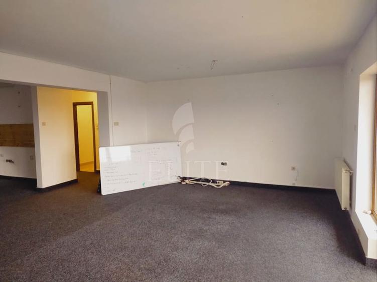 Apartament 4 camere în zona Andrei Muresanu