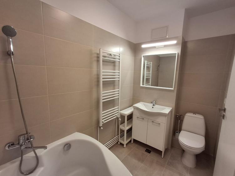 Apartament 3 camere zona centrala, complet utilat si mobilat