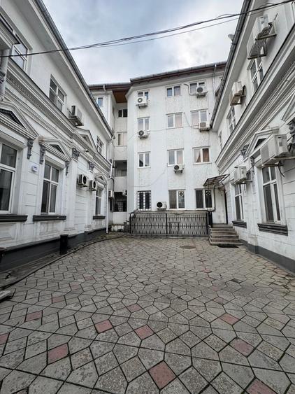 Casă Multifuncțională de Vânzare – 21 Camere, 850 mp