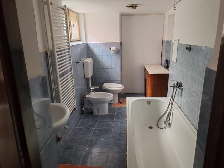 Casa 4 camere libera la vanzare zona Schei
