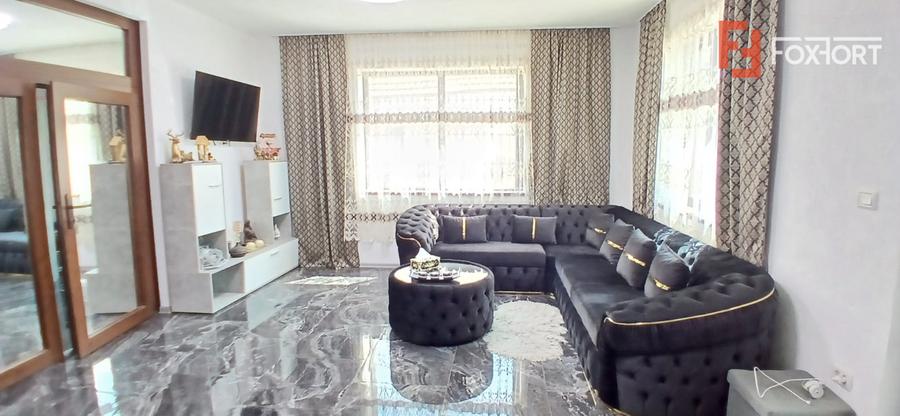 Casa individuala cu 6 camere Parter + 1 Etaj in Comlosu Mare