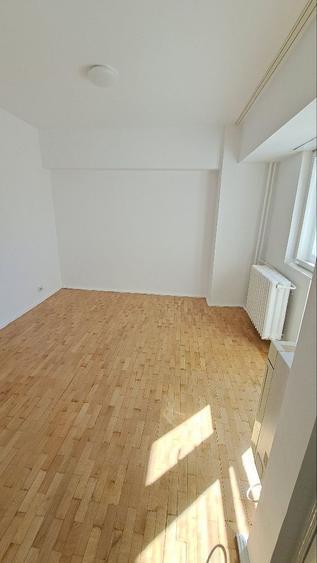 Unirii ( 3 min metrou), 4 camere de inchiriat, 2/8, nemobilat